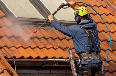 Démoussage et hydrofuge de toiture à Guînes